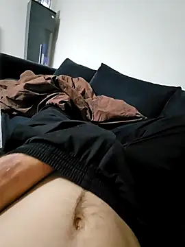 Snapshot of Nakeddriver1and-Wife chatting on 11/24/25, 02:39 Nakeddriver1and-Wife online show from 11/24/25, 02:39