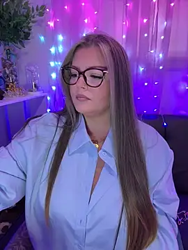 Snapshot of KikiBBW chatting on 11/04/25, 03:33 KikiBBW online show from 11/04/25, 03:33