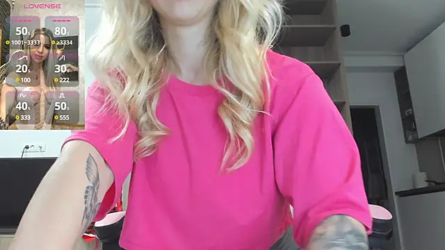 Snapshot of Megan_Ros chatting on 01/10/25, 02:23 Megan Ros online show from 01/10/25, 02:23