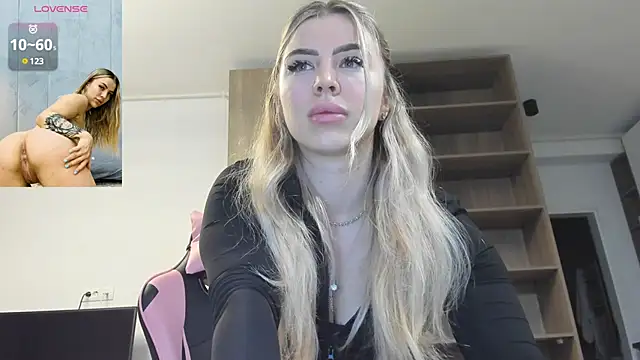 Snapshot of Megan_Ros chatting on 03/03/25, 03:42 Megan Ros online show from 03/03/25, 03:42
