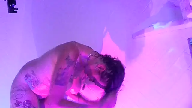 Snapshot of renegade_vyxxen chatting on 12/15/24, 06:18 renegade vyxxen online show from 12/15/24, 06:18