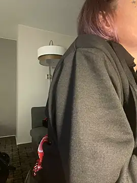 Snapshot of renegade_vyxxen chatting on 12/20/24, 05:47 renegade vyxxen online show from 12/20/24, 05:47