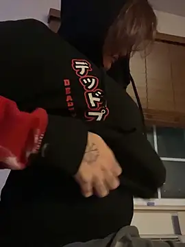 Snapshot of renegade_vyxxen chatting on 01/08/25, 02:35 renegade vyxxen online show from 01/08/25, 02:35