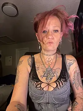 Snapshot of renegade_vyxxen chatting on 02/19/25, 08:33 renegade vyxxen online show from 02/19/25, 08:33