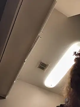 Snapshot of renegade_vyxxen chatting on 11/19/25, 05:51 renegade vyxxen online show from 11/19/25, 05:51