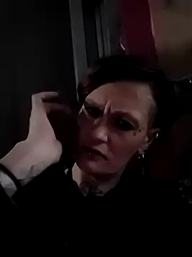 Snapshot of renegade_vyxxen chatting on 11/20/25, 01:28 renegade vyxxen online show from 11/20/25, 01:28