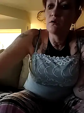 Snapshot of renegade_vyxxen chatting on 11/21/25, 02:21 renegade vyxxen online show from 11/21/25, 02:21