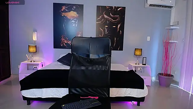 Snapshot of JasmineCampbell_ chatting on 10/27/25, 08:13 JasmineCampbell online show from 10/27/25, 08:13