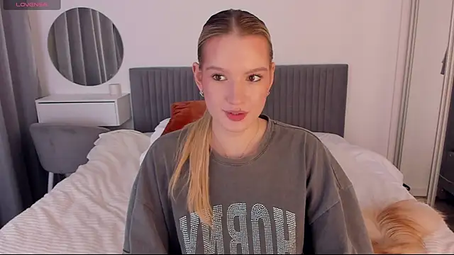 CassieRayss online show from 11/17/25, 03:51