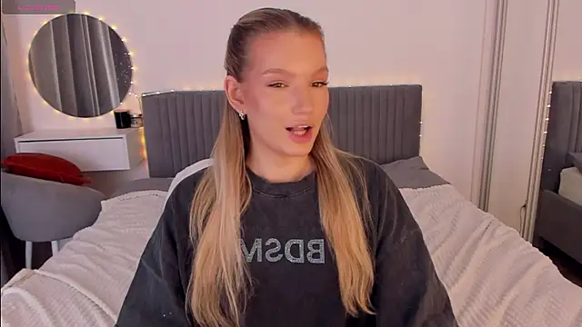 Snapshot of CassieRayss chatting on 01/08/26, 12:29 CassieRayss online show from 01/08/26, 12:29