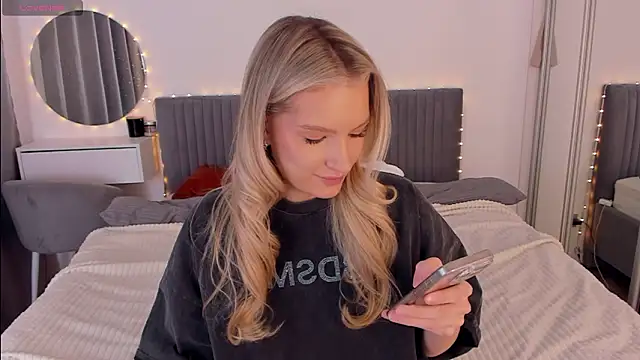 Snapshot of CassieRayss chatting on 01/17/26, 12:10 CassieRayss online show from 01/17/26, 12:10