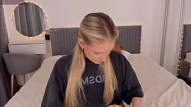 Snapshot of CassieRayss chatting on 02/02/26, 08:57 CassieRayss online show from 02/02/26, 08:57