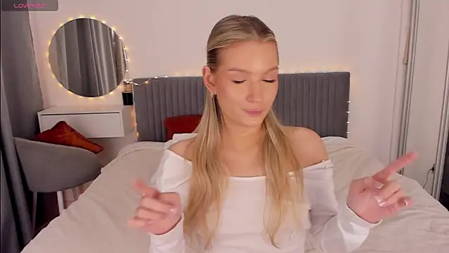 Snapshot of CassieRayss chatting on 02/12/26, 10:43 CassieRayss online show from 02/12/26, 10:43