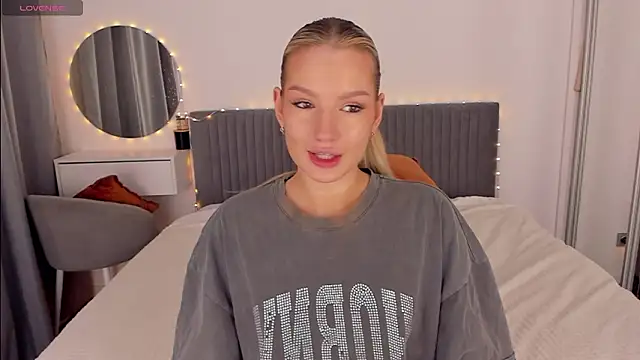 Snapshot of CassieRayss chatting on 02/13/26, 05:03 CassieRayss online show from 02/13/26, 05:03