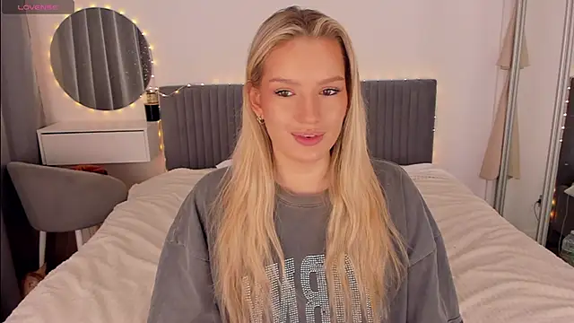 Snapshot of CassieRayss chatting on 02/23/26, 11:18 CassieRayss online show from 02/23/26, 11:18