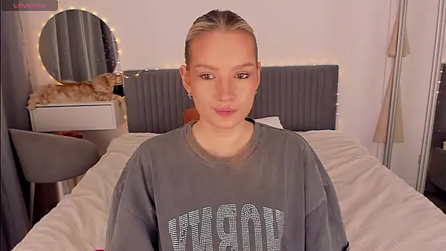 Snapshot of CassieRayss chatting on 02/24/26, 11:41 CassieRayss online show from 02/24/26, 11:41