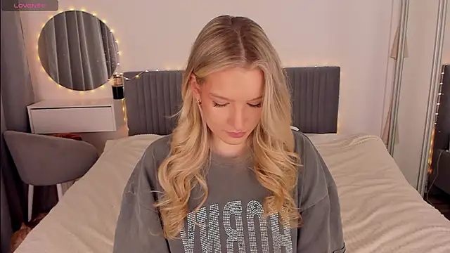 Snapshot of CassieRayss chatting on 02/25/26, 02:27 CassieRayss online show from 02/25/26, 02:27