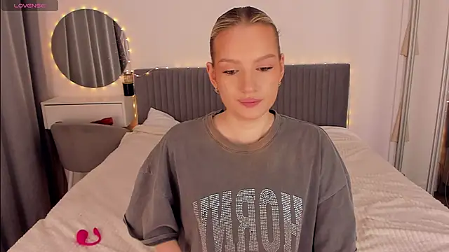 Snapshot of CassieRayss chatting on 03/02/26, 12:12 CassieRayss online show from 03/02/26, 12:12