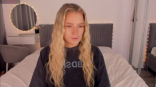 CassieRayss online show from 04/08/26, 10:04