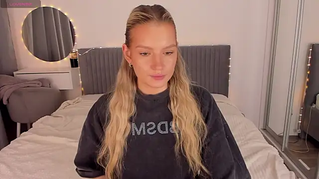 CassieRayss online show from 04/18/26, 03:38