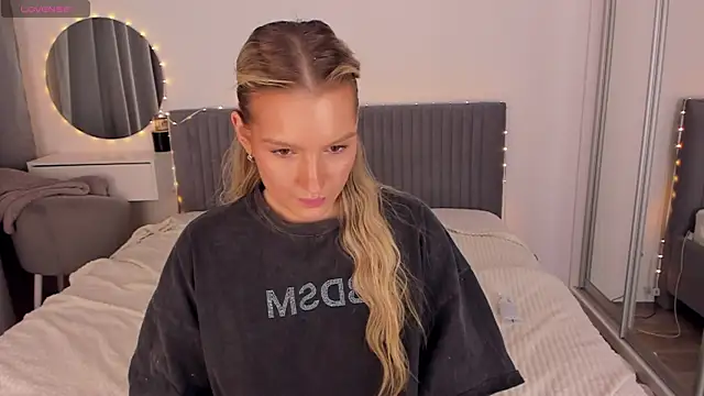 CassieRayss online show from 04/18/26, 07:29