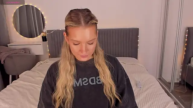 CassieRayss online show from 04/18/26, 07:58