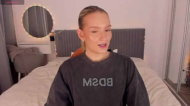 CassieRayss online show from 04/23/26, 02:41