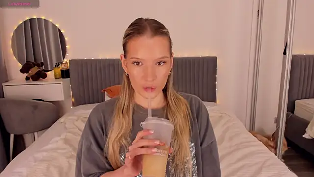 CassieRayss online show from 07/06/26, 06:32