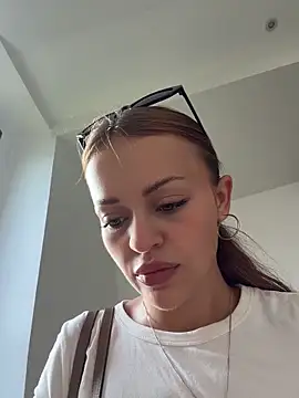 Snapshot of AngelinaTeller chatting on 02/25/26, 12:31 AngelinaTeller online show from 02/25/26, 12:31