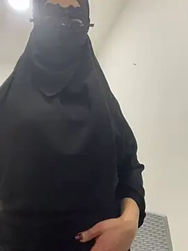 Snapshot of Hijabi_HotGirls chatting on 03/08/25, 01:50 Hijabi HotGirls online show from 03/08/25, 01:50