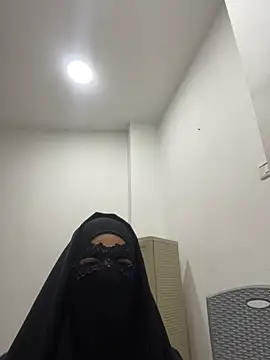 Snapshot of Hijabi_HotGirls chatting on 03/13/25, 12:05 Hijabi HotGirls online show from 03/13/25, 12:05