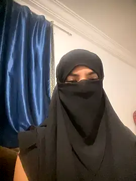 Snapshot of Hijabi_HotGirls chatting on 10/19/25, 09:15 Hijabi HotGirls online show from 10/19/25, 09:15