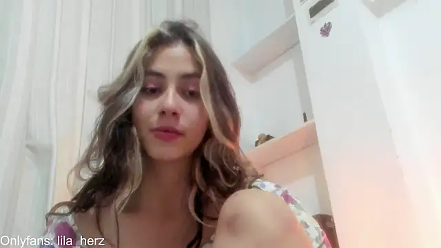 Snapshot of Liherz chatting on 12/12/24, 12:59 Liherz online show from 12/12/24, 12:59