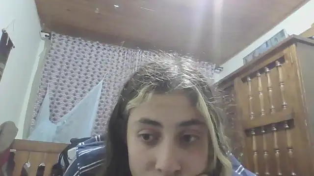 Snapshot of Liherz chatting on 12/18/24, 04:09 Liherz online show from 12/18/24, 04:09