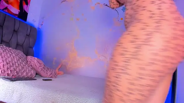 camilawhite   online show from 04/20/26, 05:37