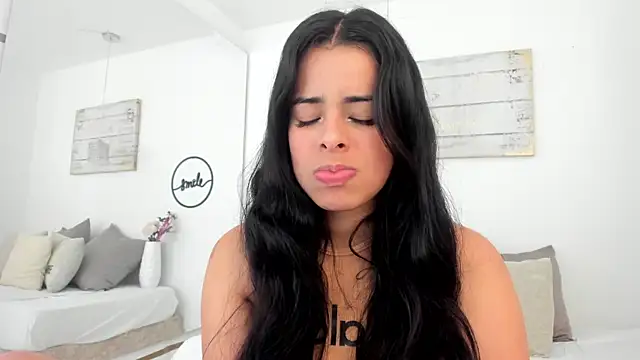 emma castilloo online show from 03/05/25, 01:28