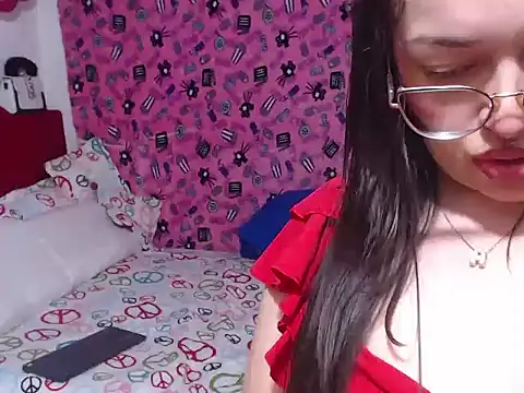 Snapshot of Angela_18honey chatting on 05/30/26, 01:35 Angela 18honey online show from 05/30/26, 01:35