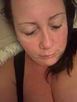 Snapshot of xsexycurvymilf chatting on 12/23/24, 06:44 xsexycurvymilf online show from 12/23/24, 06:44