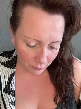 Snapshot of xsexycurvymilf chatting on 01/20/25, 11:45 xsexycurvymilf online show from 01/20/25, 11:45