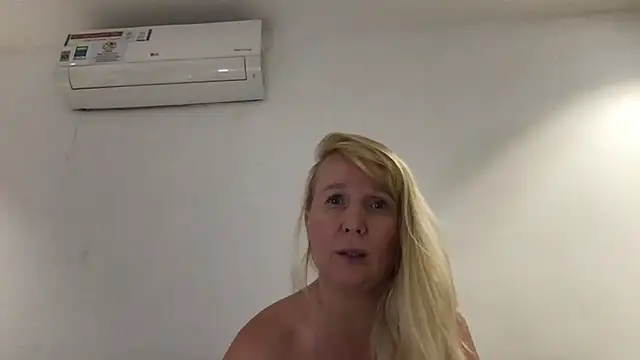 EmmaInLove23 online show from 02/13/25, 10:55