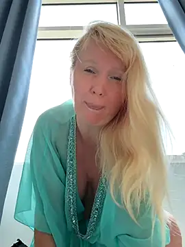 EmmaInLove23 online show from 10/21/25, 02:01