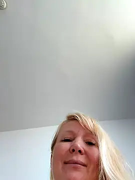 EmmaInLove23 online show from 12/02/25, 02:06