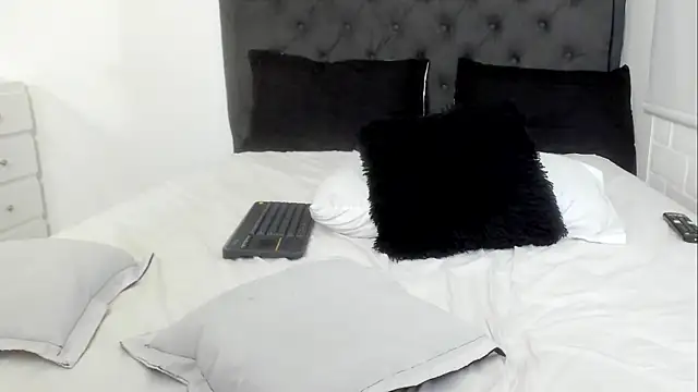 Snapshot of sara_evans02 chatting on 01/20/25, 06:31 sara evans02 online show from 01/20/25, 06:31