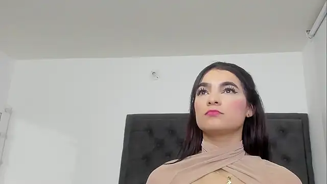 Snapshot of sara_evans02 chatting on 02/24/25, 07:33 sara evans02 online show from 02/24/25, 07:33