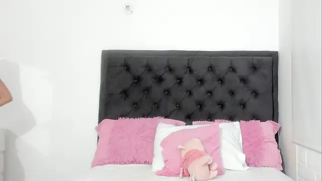 Snapshot of sara_evans02 chatting on 03/07/25, 04:13 sara evans02 online show from 03/07/25, 04:13