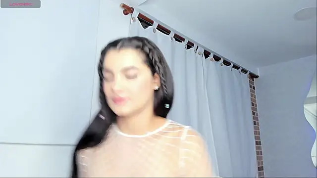 Snapshot of sara_evans02 chatting on 09/24/25, 02:15 sara evans02 online show from 09/24/25, 02:15