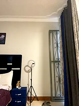 Snapshot of Dellah26 chatting on 10/26/25, 08:09 Dellah26 online show from 10/26/25, 08:09