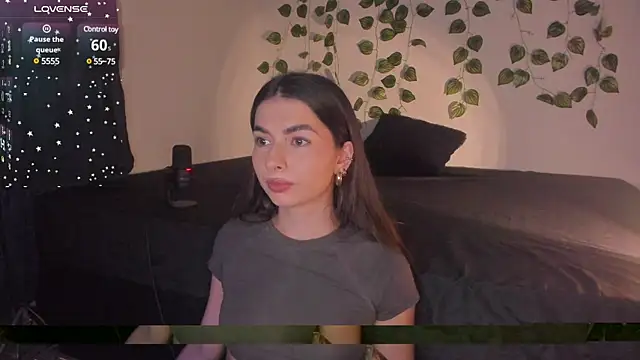 Coralinee 01 online show from 12/21/24, 12:20