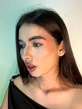 Snapshot of Coralinee_01 chatting on 11/15/25, 12:41 Coralinee 01 online show from 11/15/25, 12:41