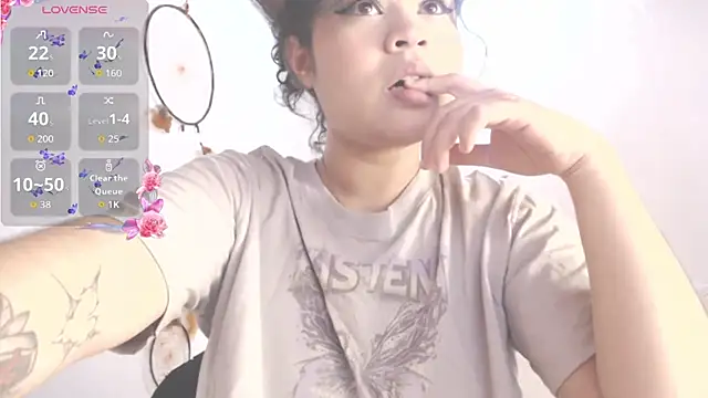 Snapshot of Amara18_ chatting on 10/04/25, 08:56 Amara18 online show from 10/04/25, 08:56